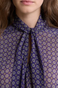 Blouse à nouer sur le devant à imprimé