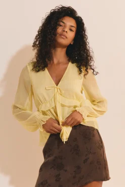 Blouse à volants avec manches transparentes