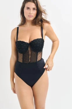 Body armaturé en broderie