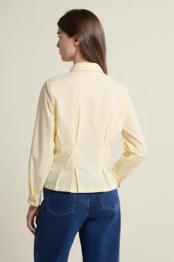 Chemise cintrée à plis plats