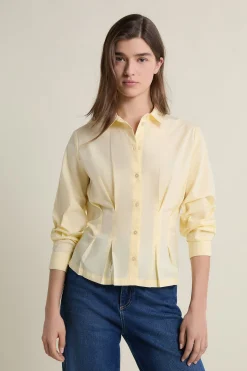 Chemise cintrée à plis plats