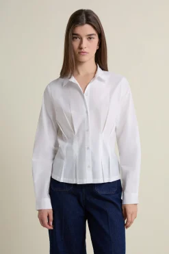 Chemise cintrée à plis plats