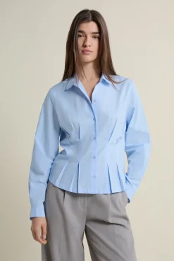 Chemise cintrée à plis plats