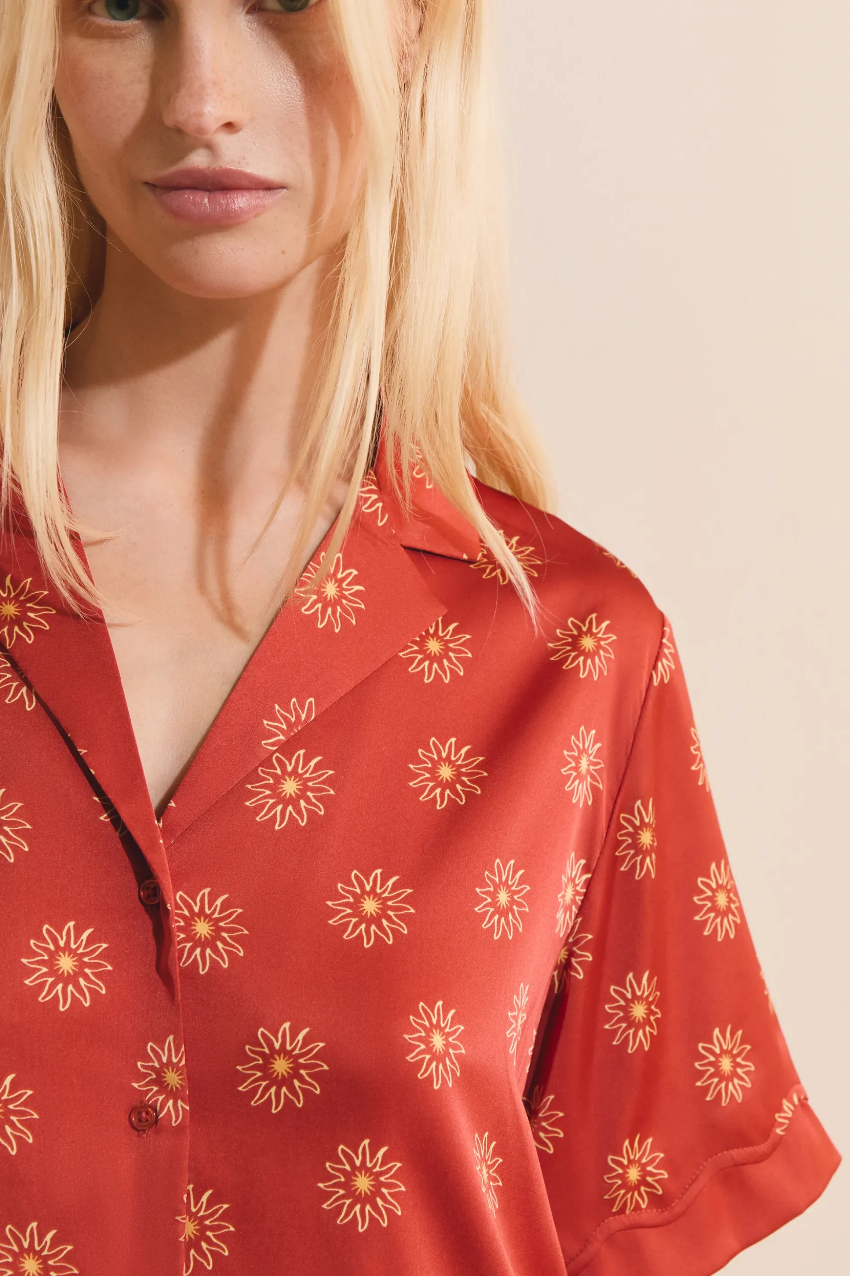Chemise de pyjama à motifs fleurs satiné