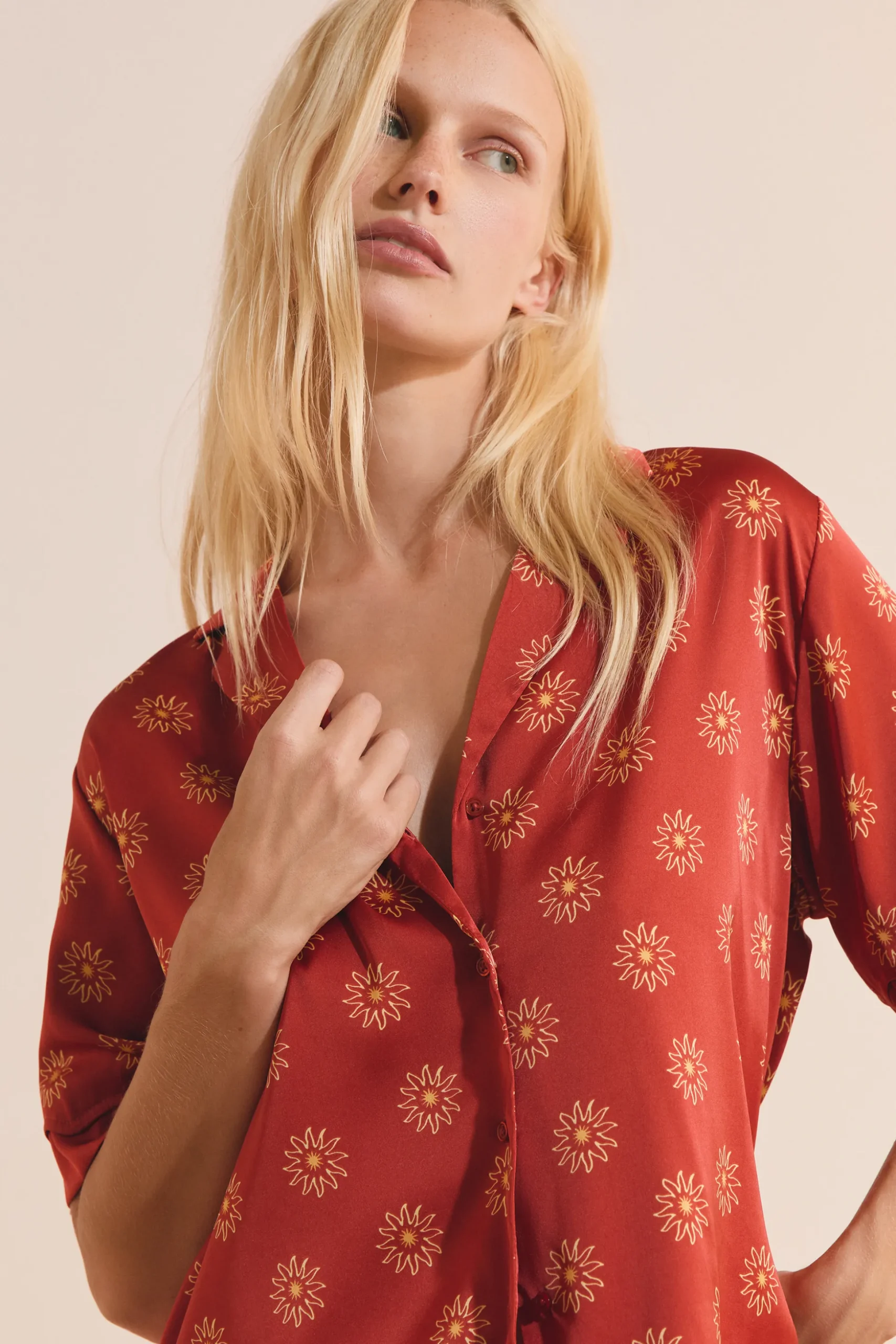 Chemise de pyjama à motifs fleurs satiné
