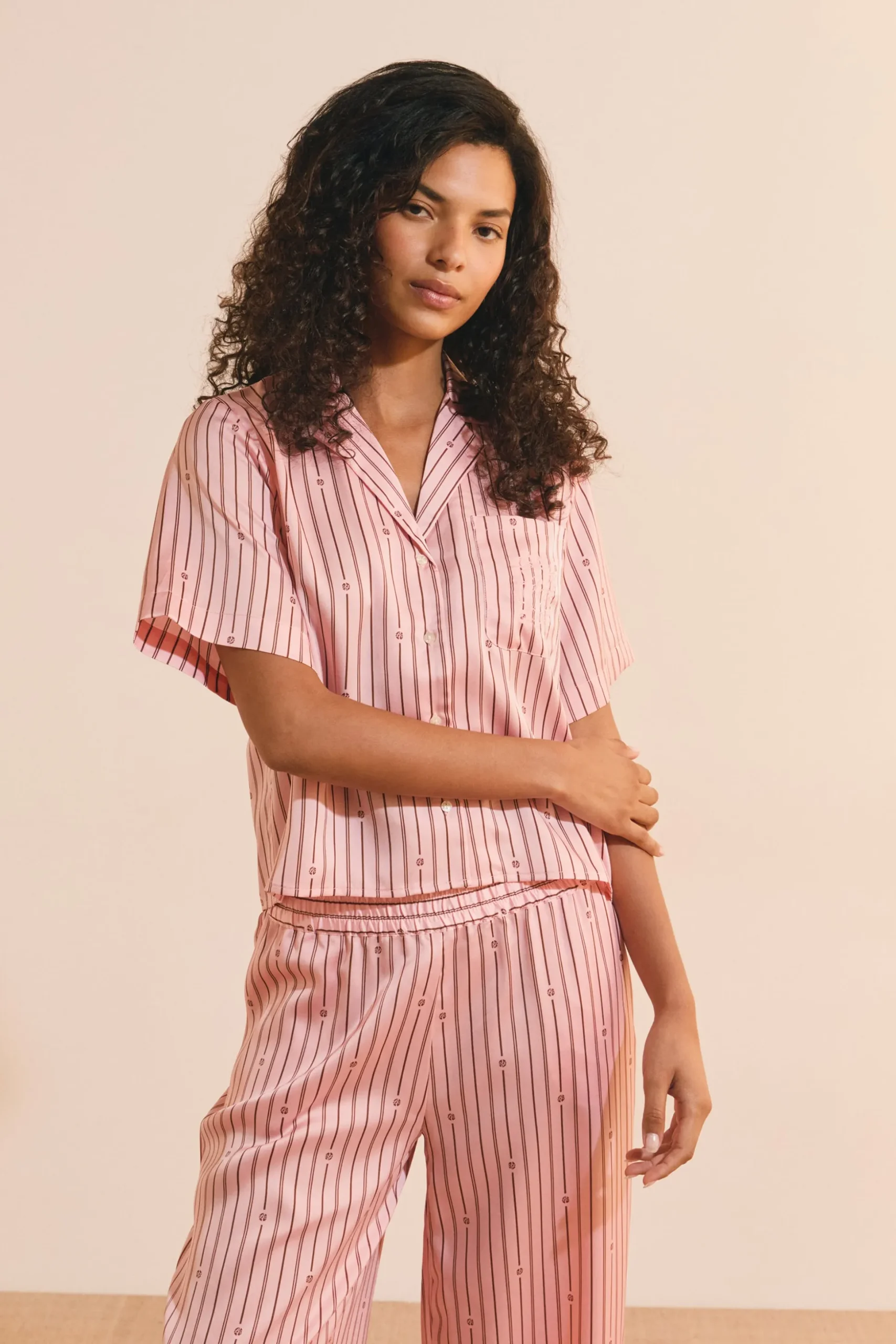 Chemise de pyjama à rayures satinée