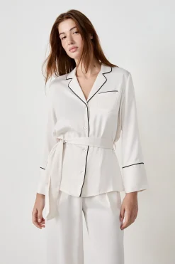 Chemise de pyjama satinée à nouer