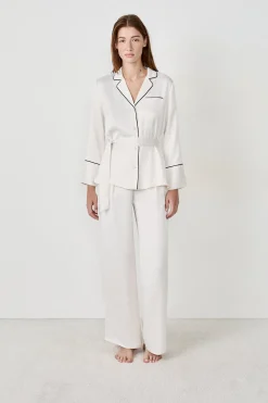 Chemise de pyjama satinée à nouer