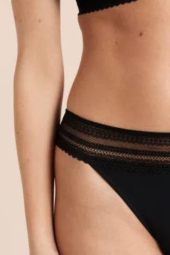 Culotte en dentelle et microfibre