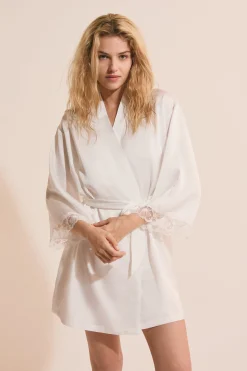 Déshabillé de pyjama satiné avec détail en dentelle