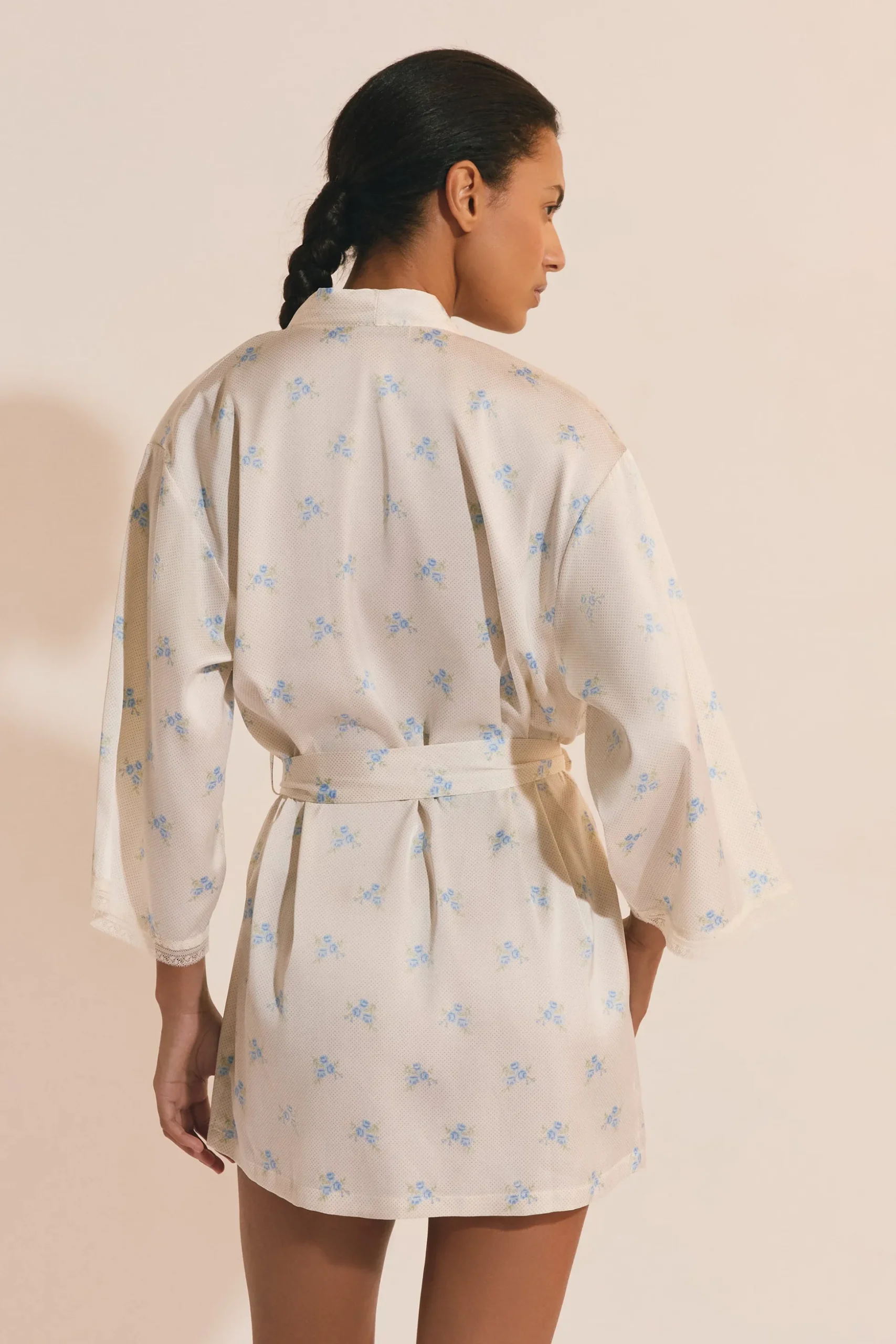 Déshabillé de pyjama satiné à motifs fleuris