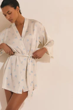 Déshabillé de pyjama satiné à motifs fleuris