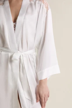 Déshabillé long satiné avec ceinture