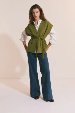 Gilet sans manches ceinturé