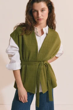Gilet sans manches ceinturé