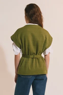 Gilet sans manches ceinturé