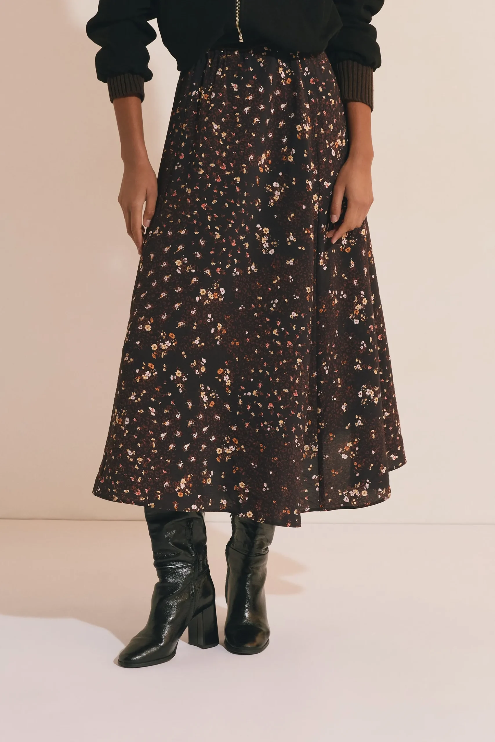 Jupe midi à motifs fleuris