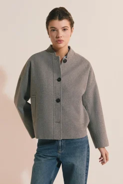 Manteau court boutonné