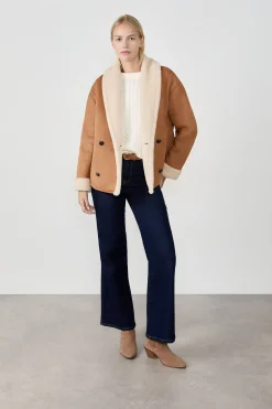 Manteau court en fausse fourrure