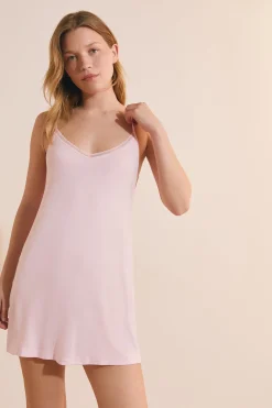 Nuisette courte à détails en dentelle