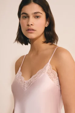 Nuisette courte satinée