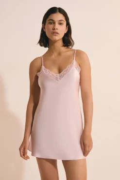 Nuisette courte satinée
