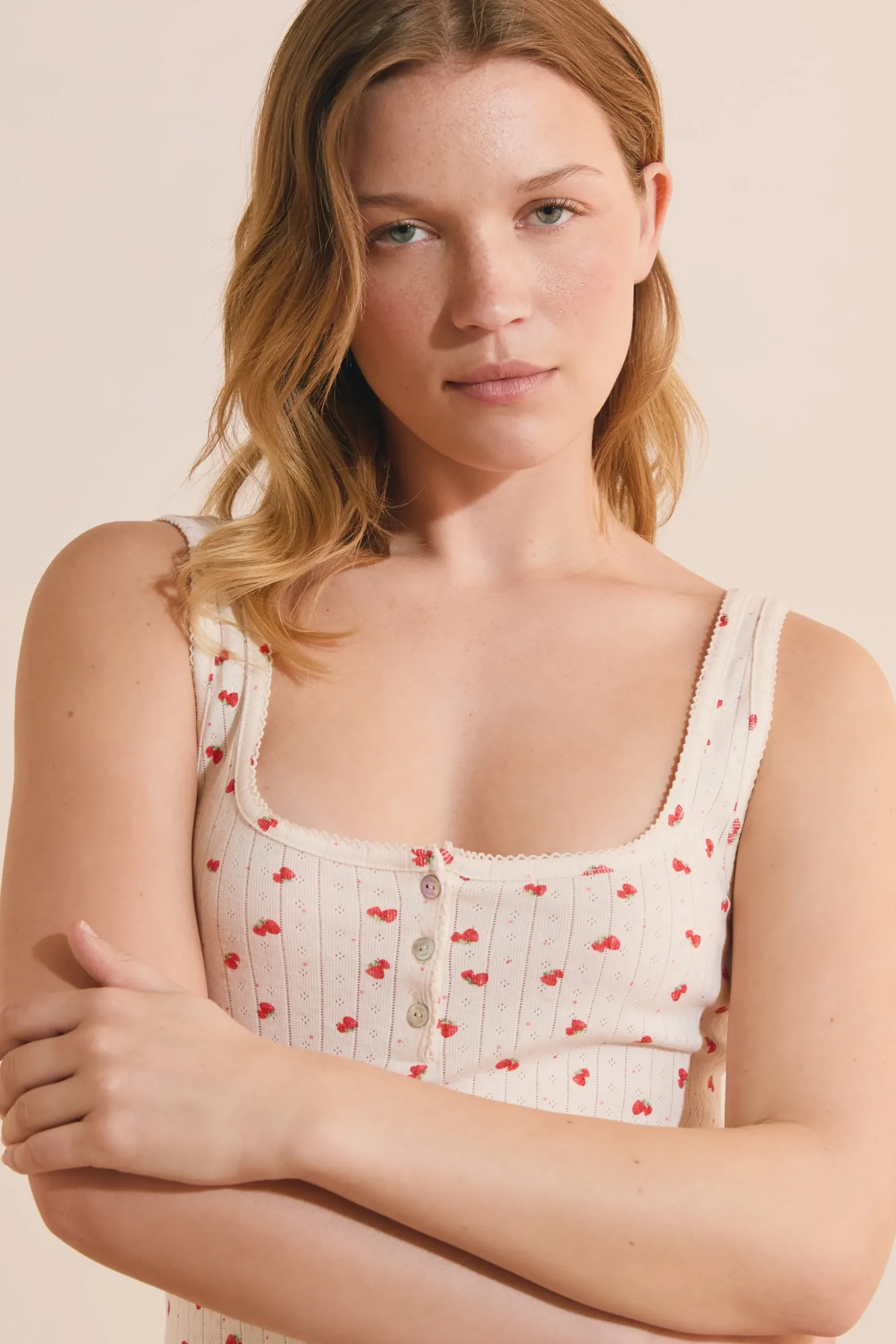 Nuisette en pointelle à motifs fraises