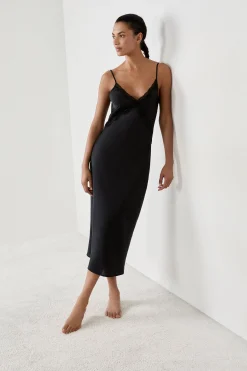 Nuisette longue satinée détails dentelle