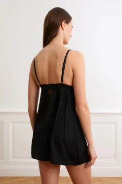 Nuisette satinée à détails dentelle avec pads amovibles