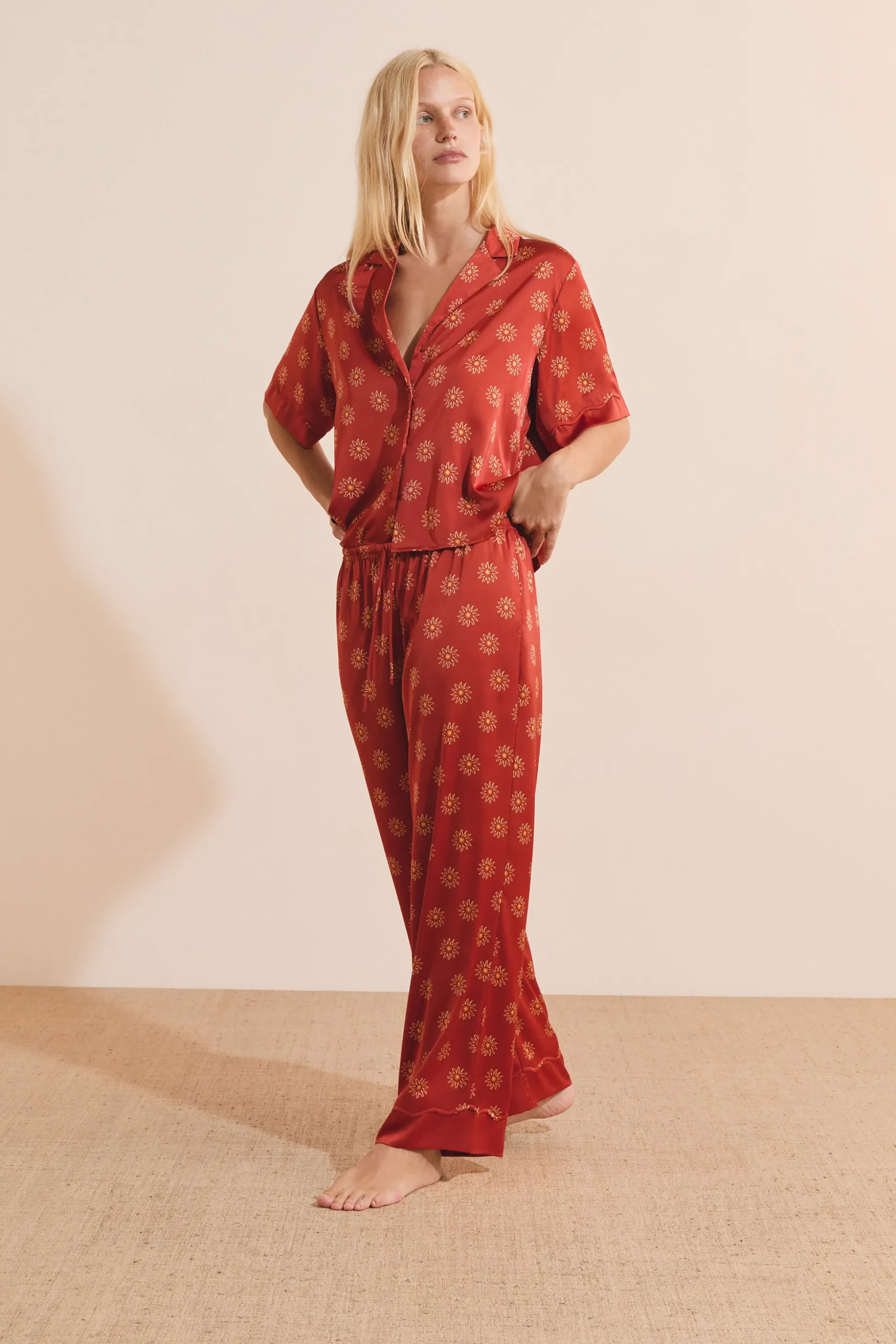 Pantalon de pyjama à motifs fleurs satiné