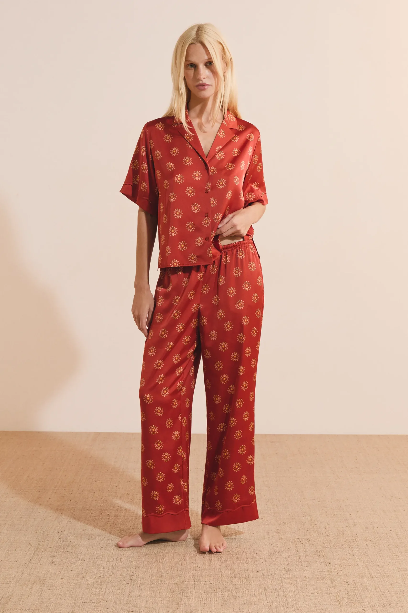 Pantalon de pyjama à motifs fleurs satiné