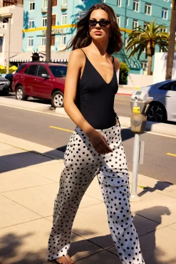 Pantalon droit satiné à pois
