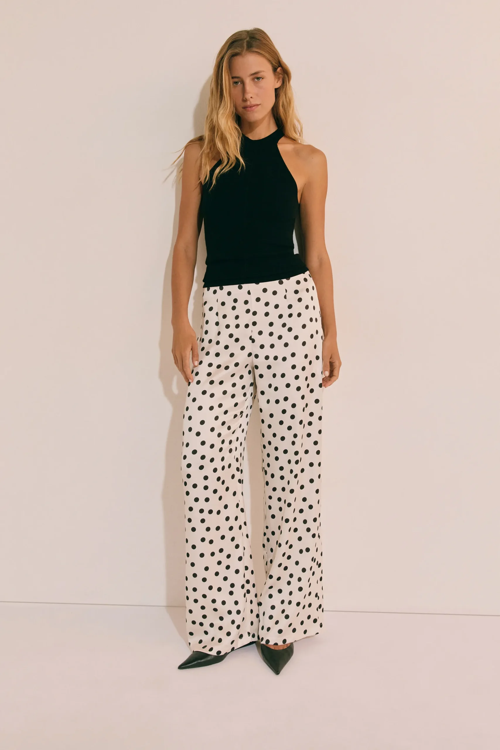 Pantalon droit satiné à pois