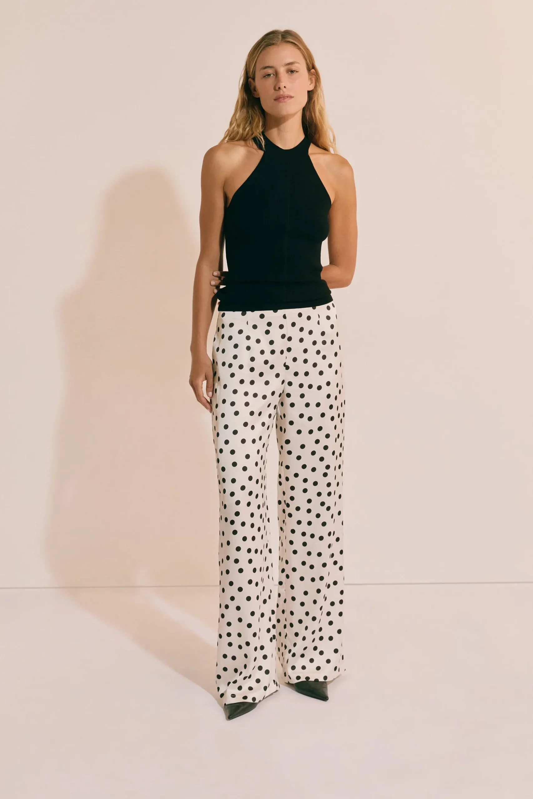 Pantalon droit satiné à pois
