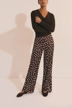 Pantalon droit satiné à pois