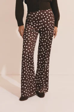 Pantalon droit satiné à pois