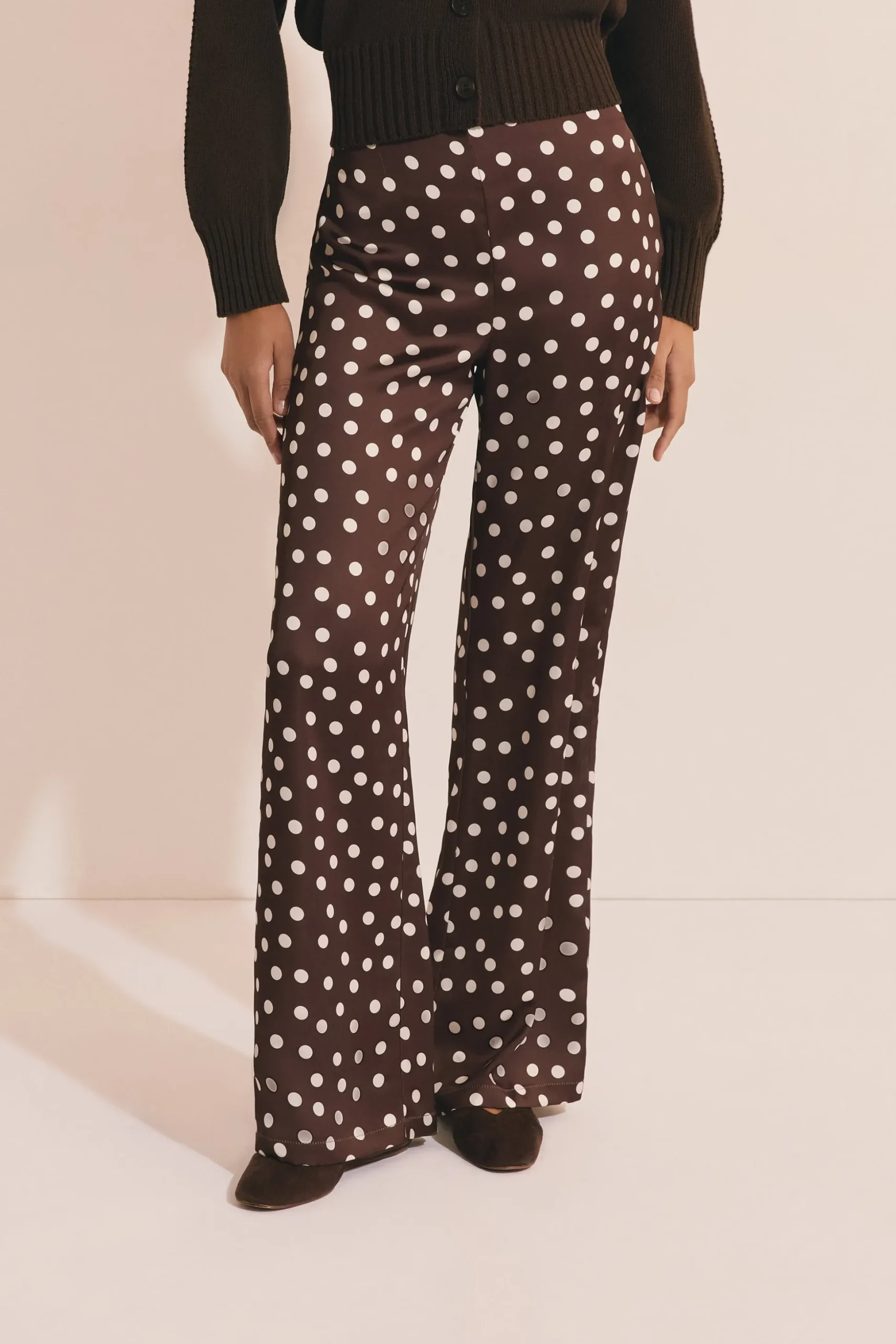 Pantalon droit satiné à pois