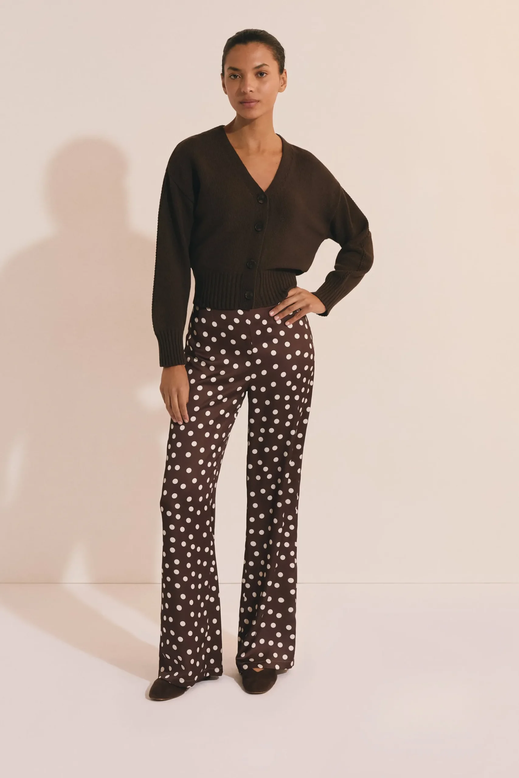 Pantalon droit satiné à pois