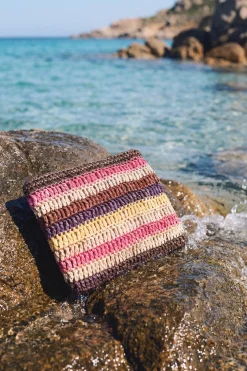 Pochette en raphia à rayures