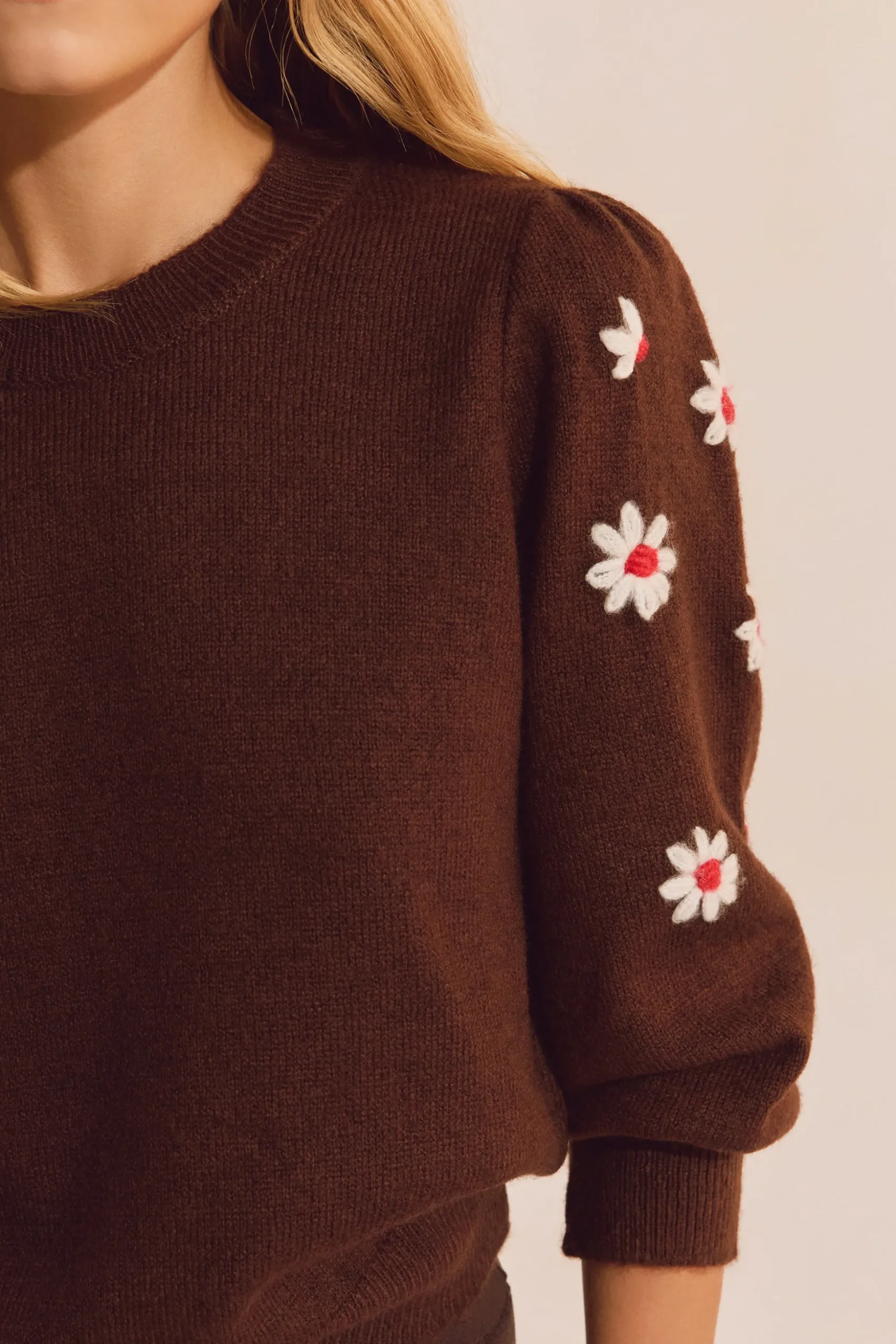 Pull avec motifs fleurs