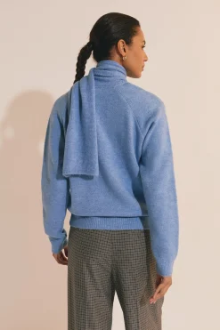 Pull col V avec écharpe intégrée