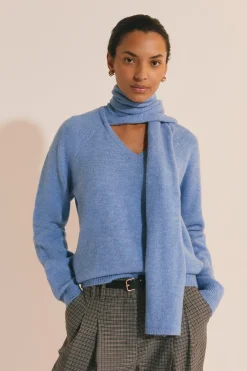 Pull col V avec écharpe intégrée