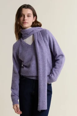 Pull col V avec écharpe intégrée