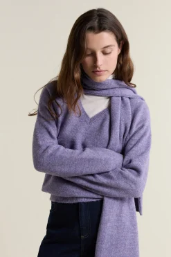 Pull col V avec écharpe intégrée