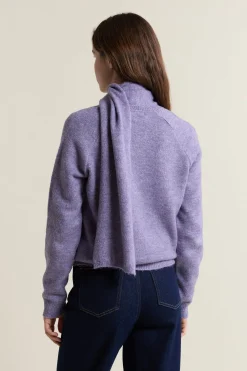 Pull col V avec écharpe intégrée