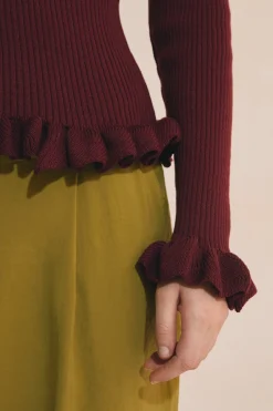Pull col V avec détails manches