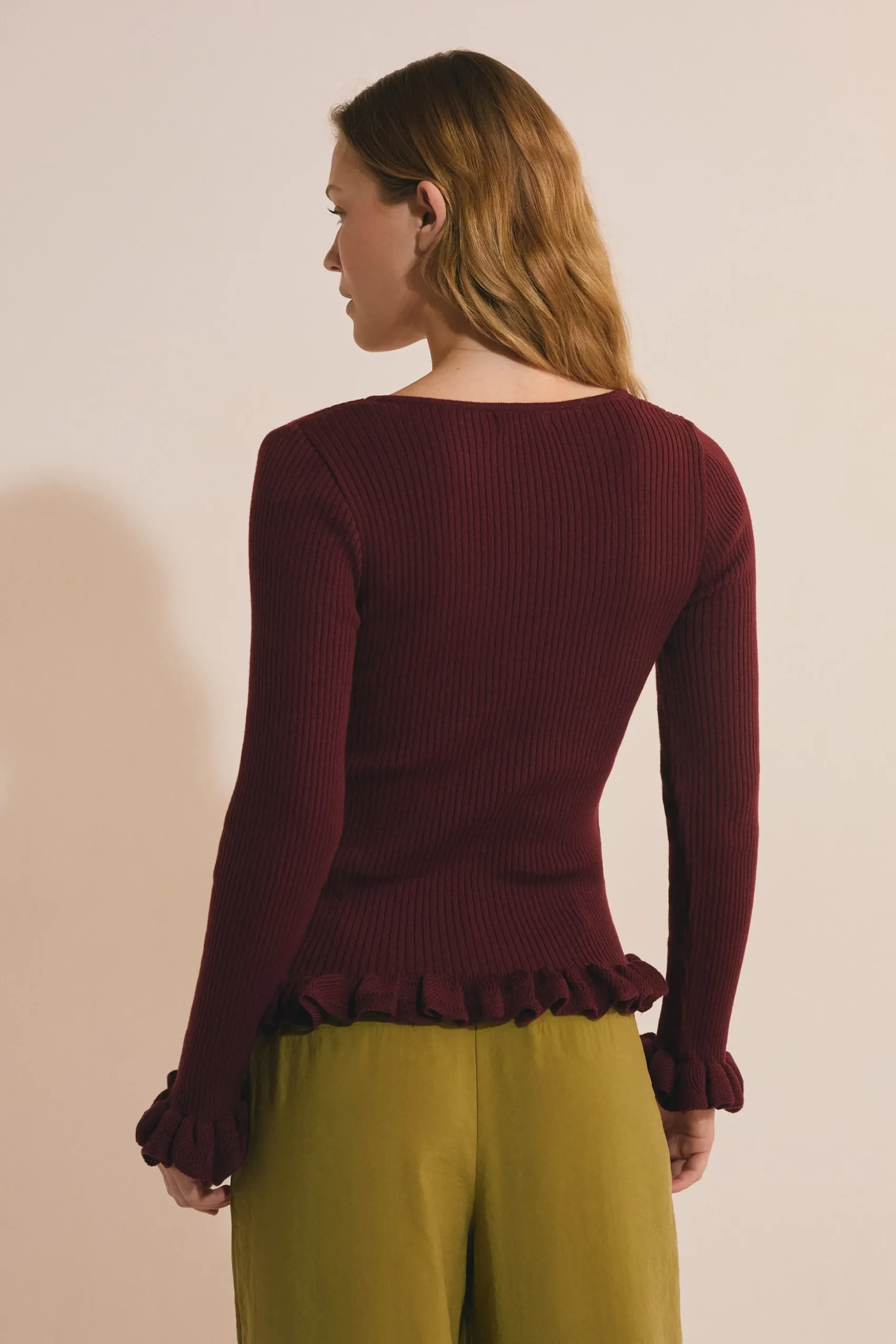 Pull col V avec détails manches