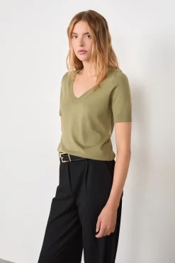 Pull col V manches courtes
