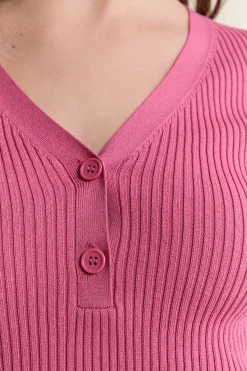 Pull col V manches courtes côtelé