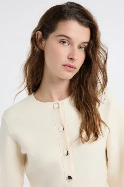 Pull peplum à boutons dorés